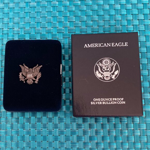 U.S. Mint American Eagles 1 oz Silver Bullion - Lot of 2 - Picture 12 of 15